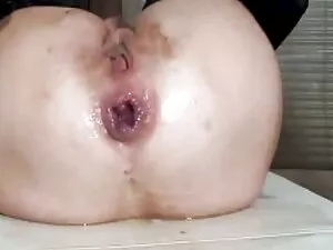 Sexy milf Sarah Twai ...